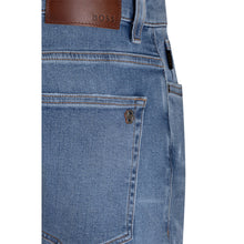 Carica l'immagine nel visualizzatore di Gallery, Jeans  Hugo Boss 28
